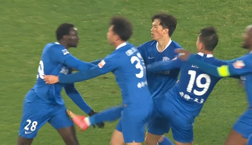  朗斯主场平局收场，保级形势愈发严峻  