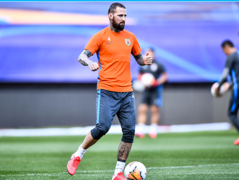  多特蒙德防线重组，胡梅尔斯回归搭档新援中卫  