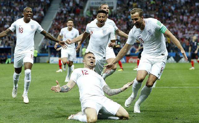  特里皮尔圆月弯刀，纽卡主场一球小胜狼队